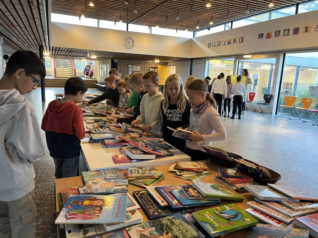 Bücherausleihe für die Grundschulkinder